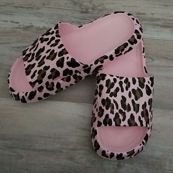 Pink slides animal print - Picture 1 of 9
